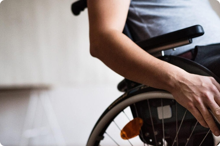 Dành cho những người bị hạn chế khả năng di chuyển: Giúp có thể di chuyển độc lập và hỗ trợ việc di chuyển để thực hiện các công việc và việc vặt hàng ngày.